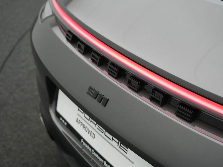 Porsche 992 Carrera 4 GTS