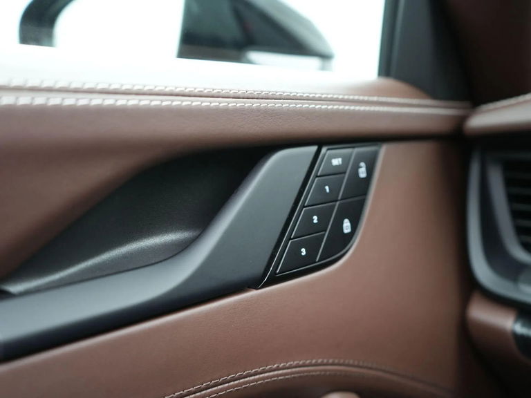 Porsche 992 Carrera 4 GTS