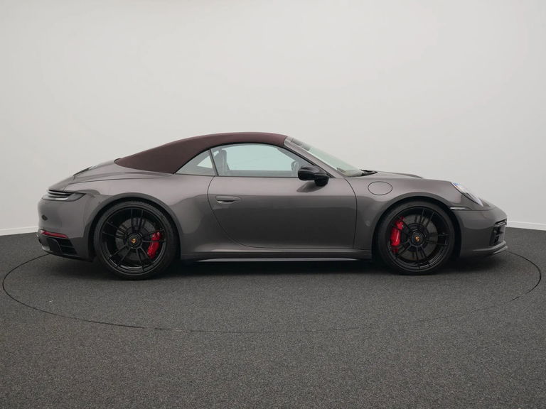Porsche 992 Carrera 4 GTS
