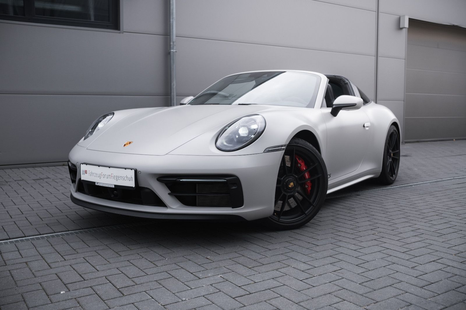 Porsche 992 Carrera 4 GTS