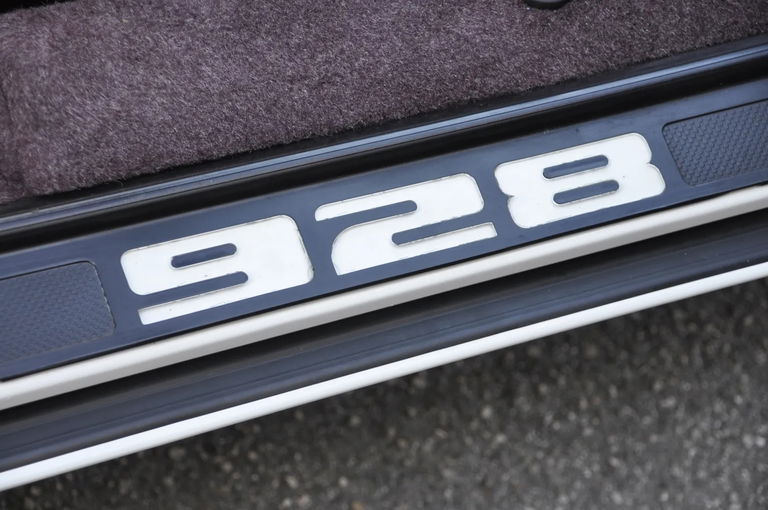 Porsche 928 S4