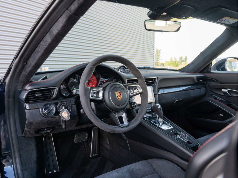 Porsche 991.2 Carrera GTS
