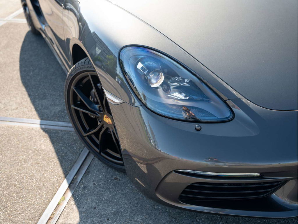 Porsche 718 Cayman