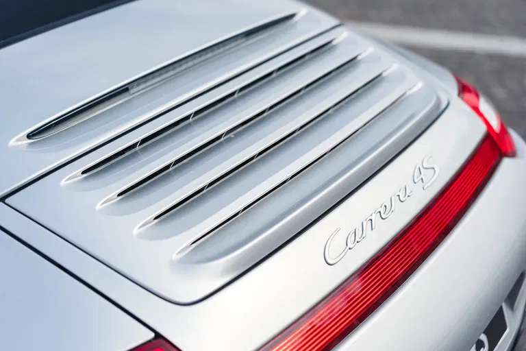 Two Porsches, one price – 911 Cabriolets for 75.000 euros