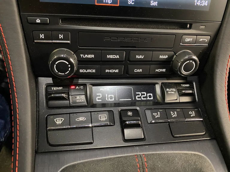 Porsche 718 Cayman GT4