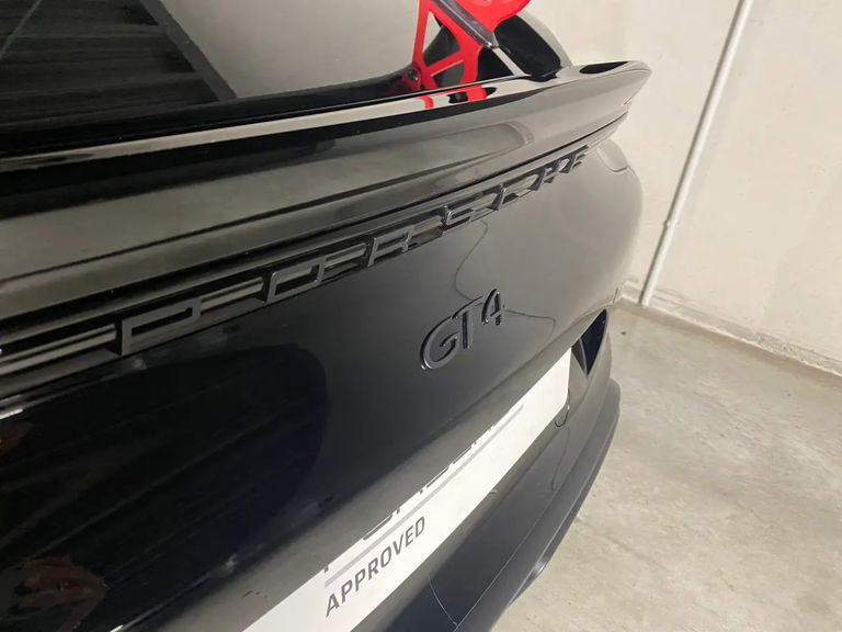 Porsche 718 Cayman GT4