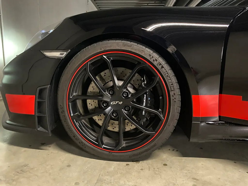 Porsche 718 Cayman GT4