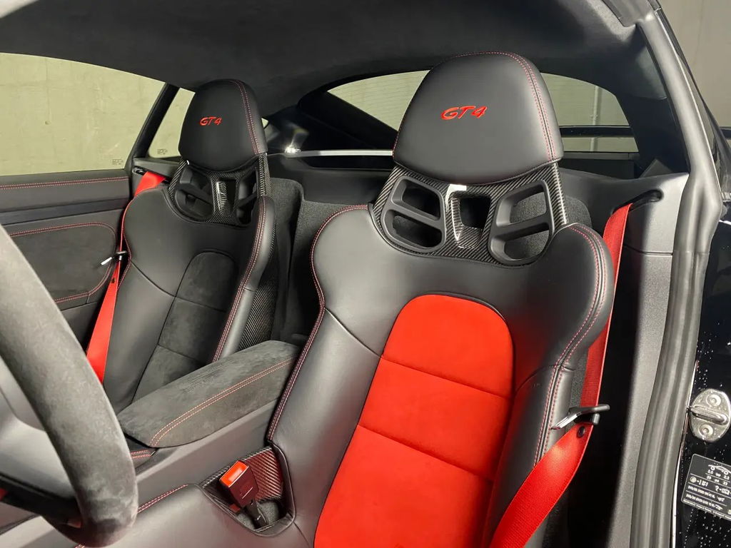 Porsche 718 Cayman GT4