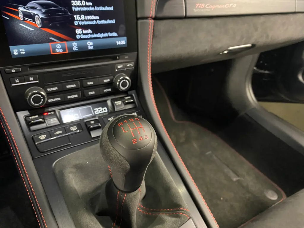 Porsche 718 Cayman GT4