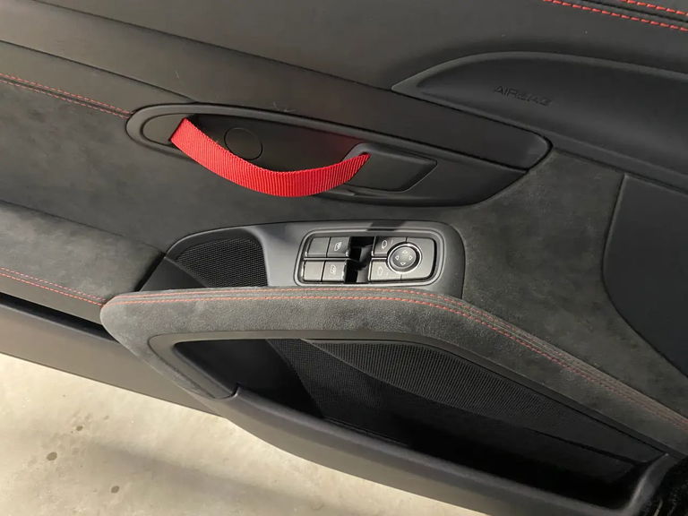 Porsche 718 Cayman GT4