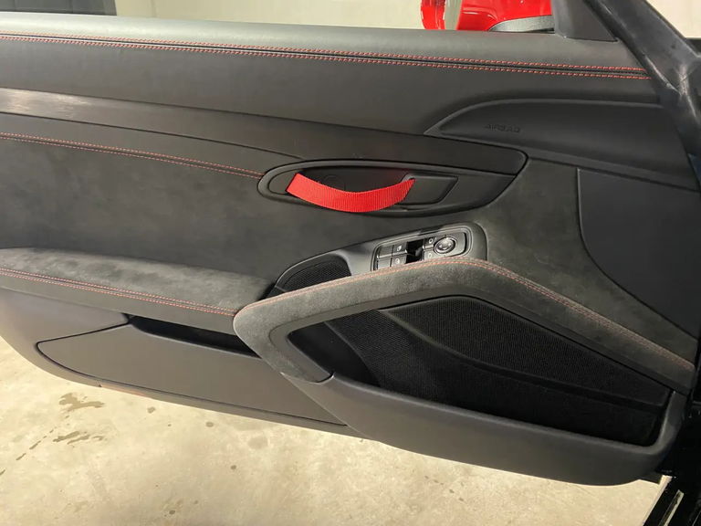 Porsche 718 Cayman GT4