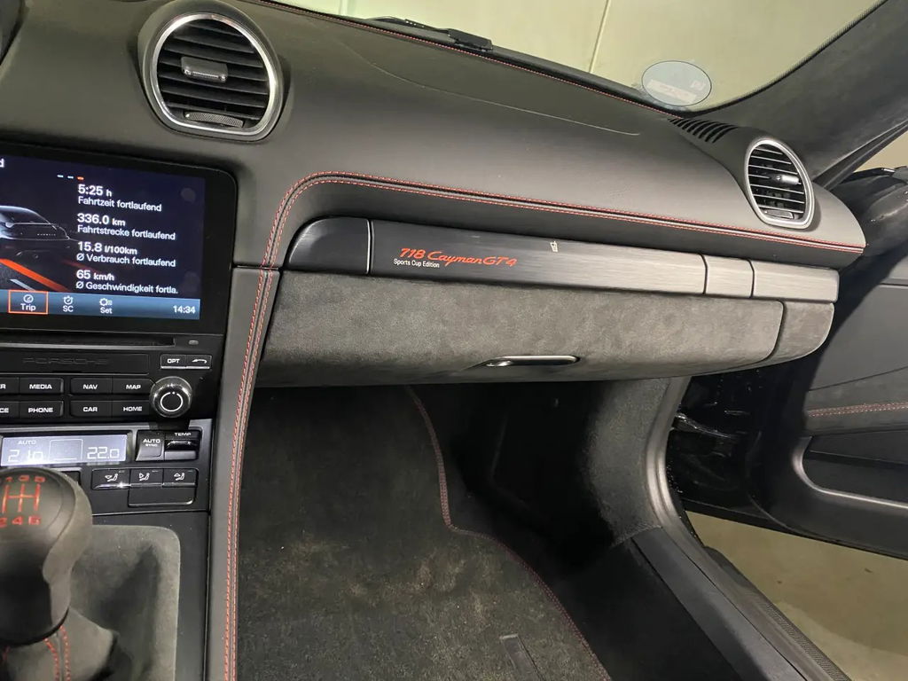 Porsche 718 Cayman GT4