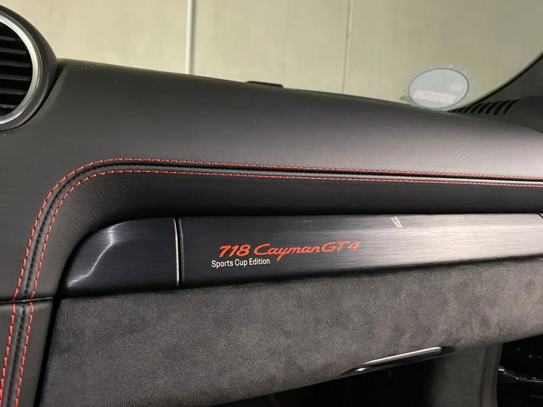 Porsche 718 Cayman GT4