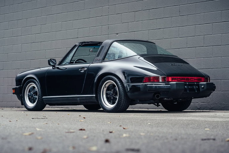 Porsche 911 Carrera 3.2 (US)
