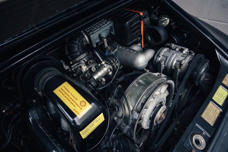 Porsche 911 Carrera 3.2 (US)