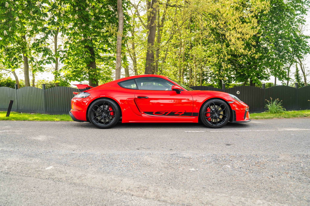 Porsche 718 Cayman GT4