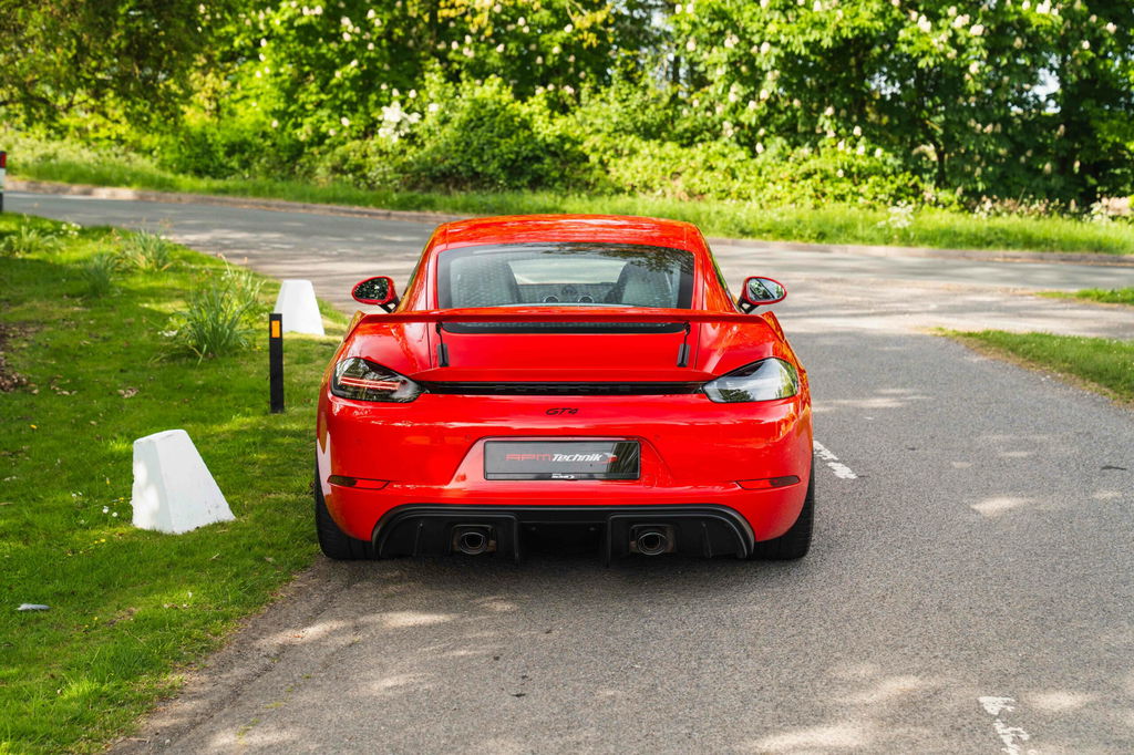 Porsche 718 Cayman GT4