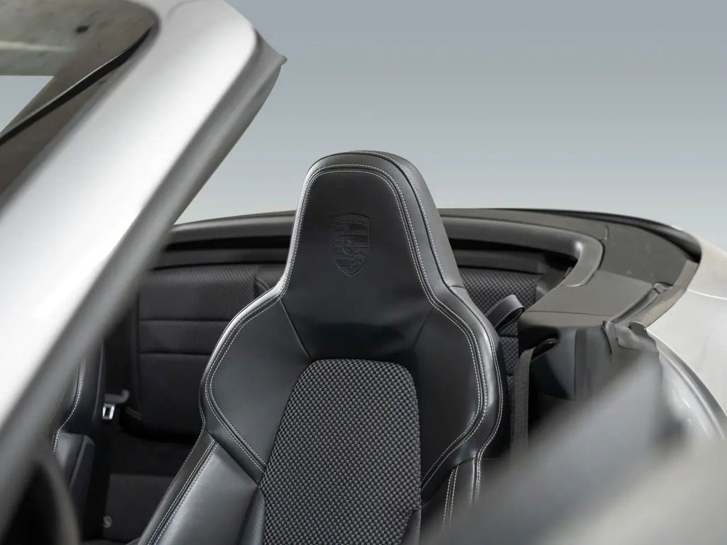 Porsche 992 Carrera 4S