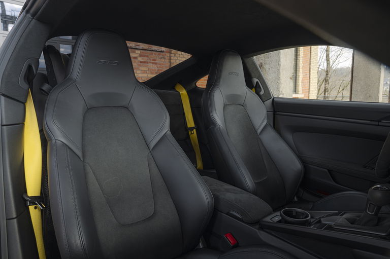 Porsche 992 Carrera 4 GTS