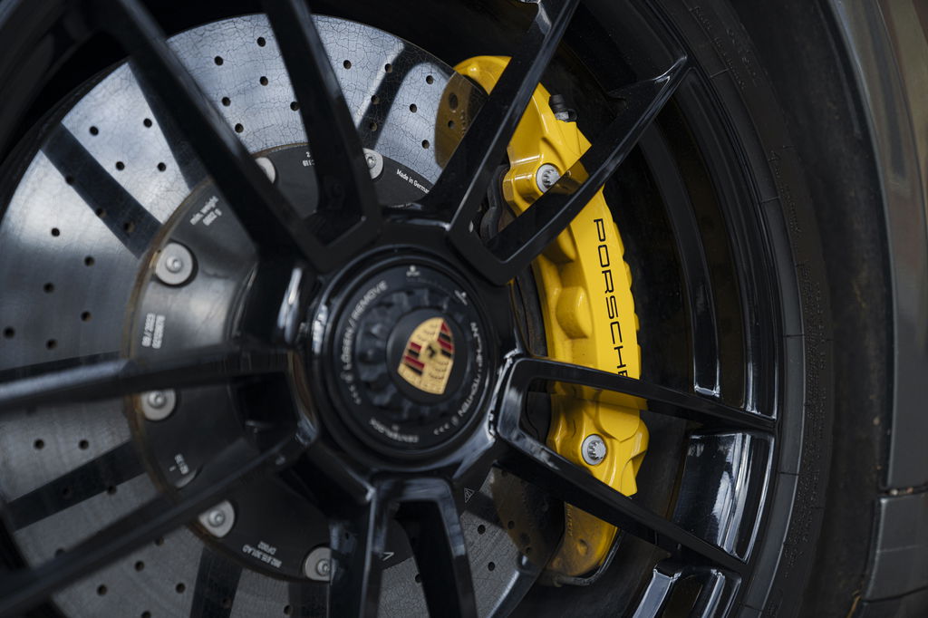 Porsche 992 Carrera 4 GTS