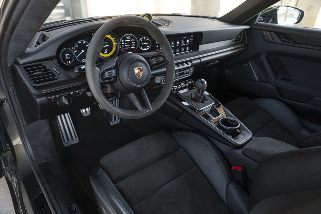 Porsche 992 Carrera 4 GTS