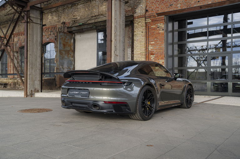 Porsche 992 Carrera 4 GTS