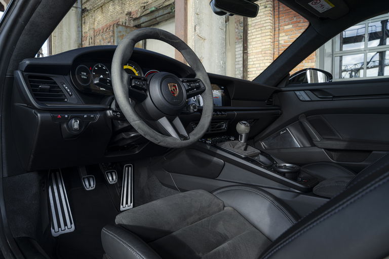 Porsche 992 Carrera 4 GTS