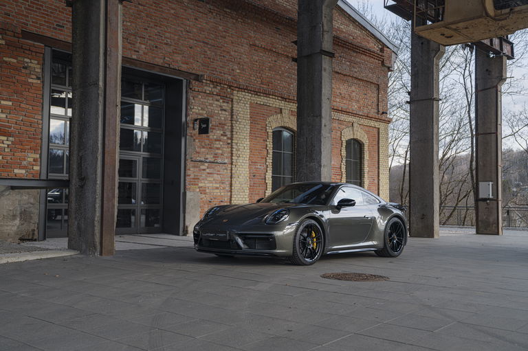 Porsche 992 Carrera 4 GTS