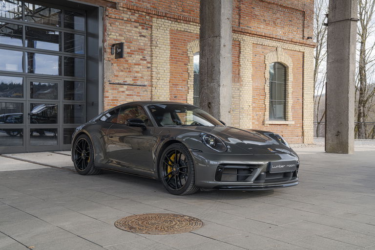 Porsche 992 Carrera 4 GTS