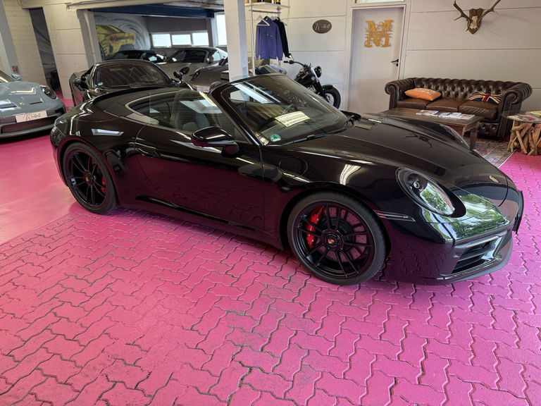 Porsche 992 Carrera 4 GTS