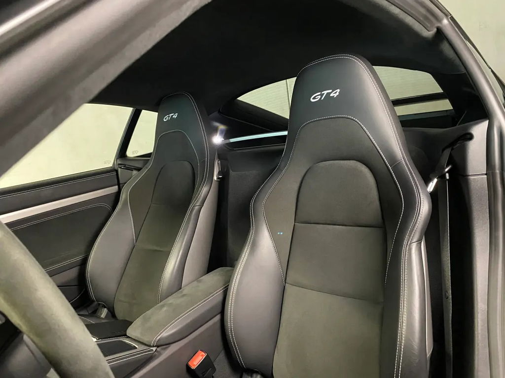 Porsche 718 Cayman GT4