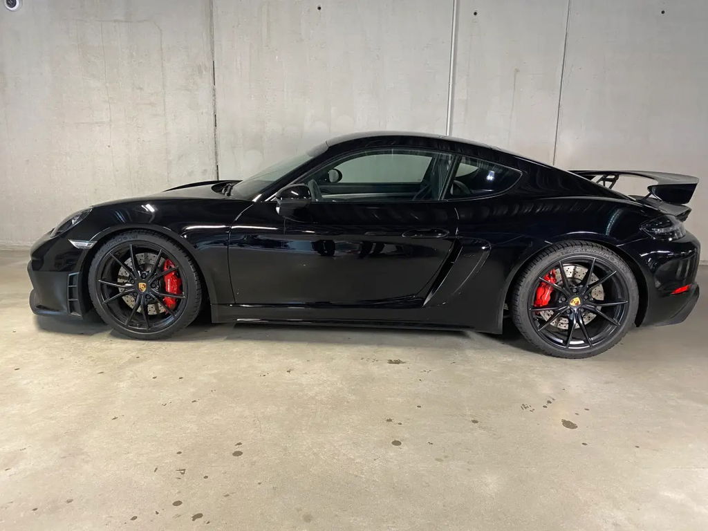Porsche 718 Cayman GT4