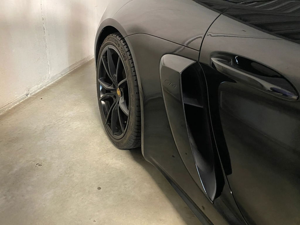 Porsche 718 Cayman GT4