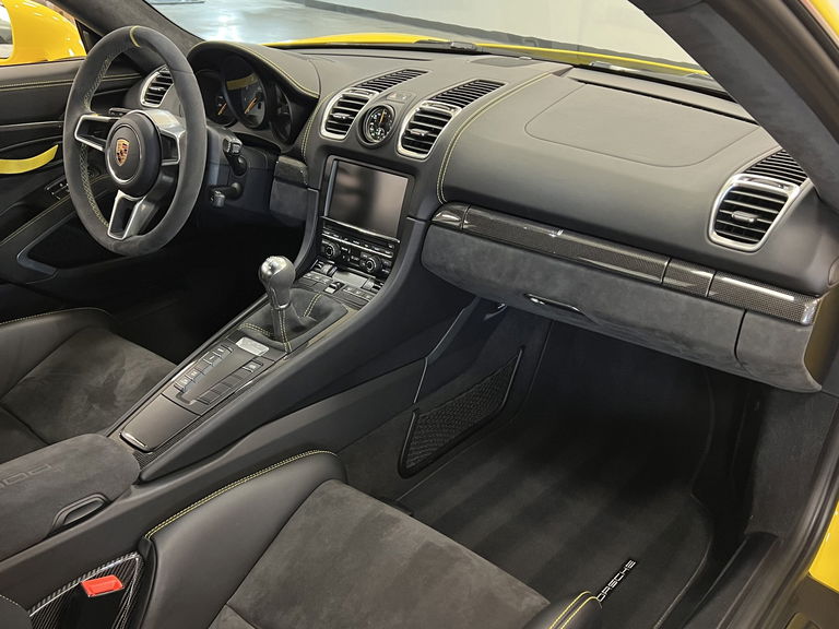 Porsche 981 Cayman GT4