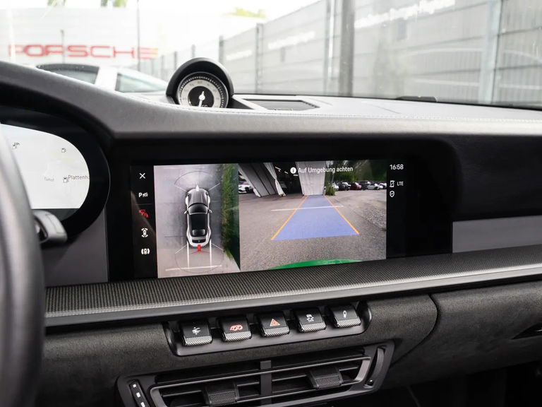 Porsche 992 Carrera 4 GTS