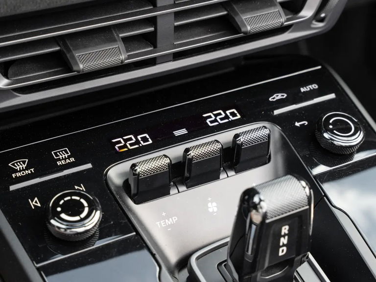 Porsche 992 Carrera 4 GTS