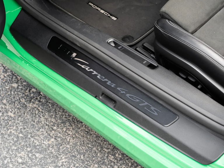 Porsche 992 Carrera 4 GTS