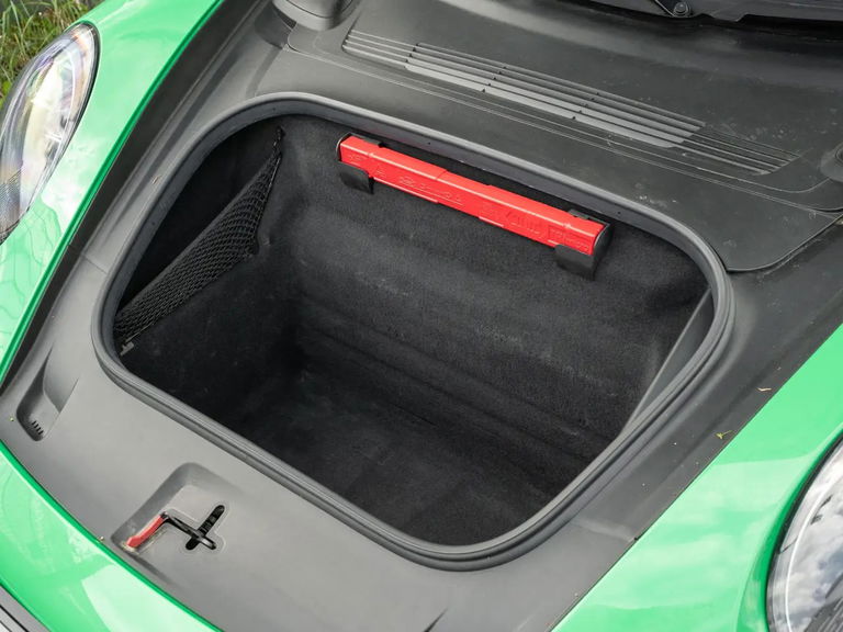 Porsche 992 Carrera 4 GTS