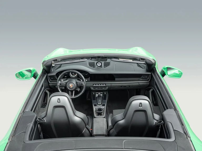 Porsche 992 Carrera 4 GTS