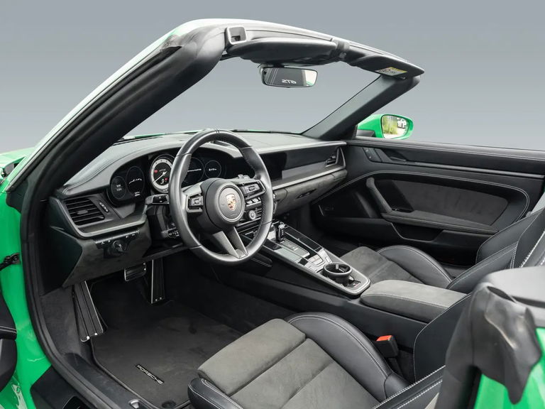 Porsche 992 Carrera 4 GTS