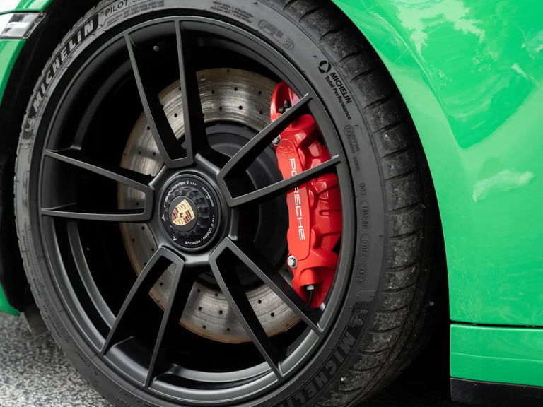 Porsche 992 Carrera 4 GTS