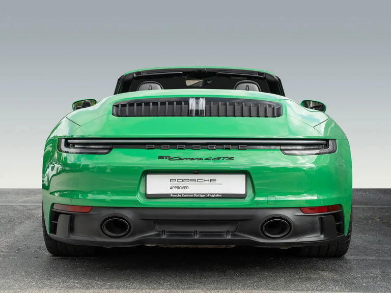 Porsche 992 Carrera 4 GTS