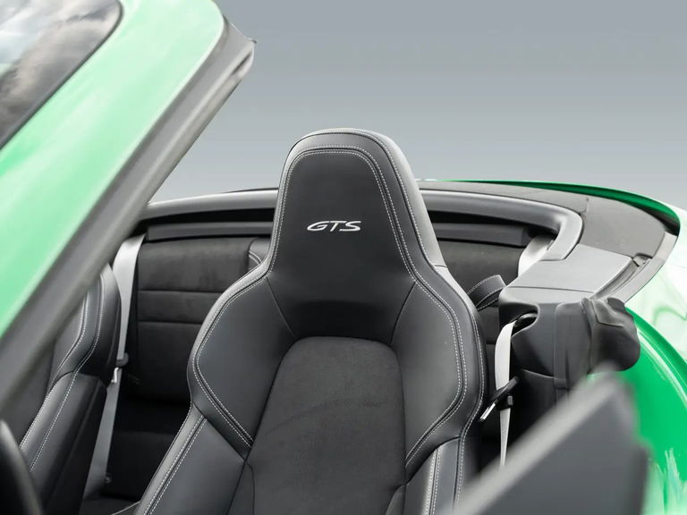 Porsche 992 Carrera 4 GTS