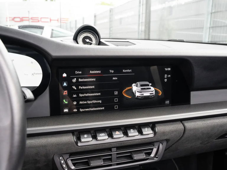 Porsche 992 Carrera 4 GTS