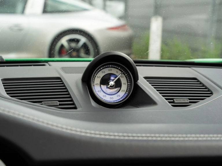 Porsche 992 Carrera 4 GTS