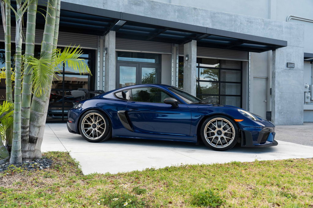 Porsche 718 Cayman GT4 RS