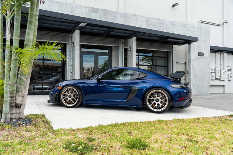 Porsche 718 Cayman GT4 RS