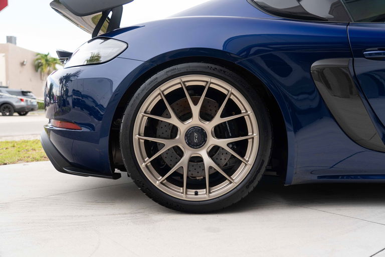 Porsche 718 Cayman GT4 RS