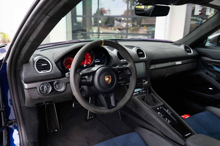 Porsche 718 Cayman GT4 RS