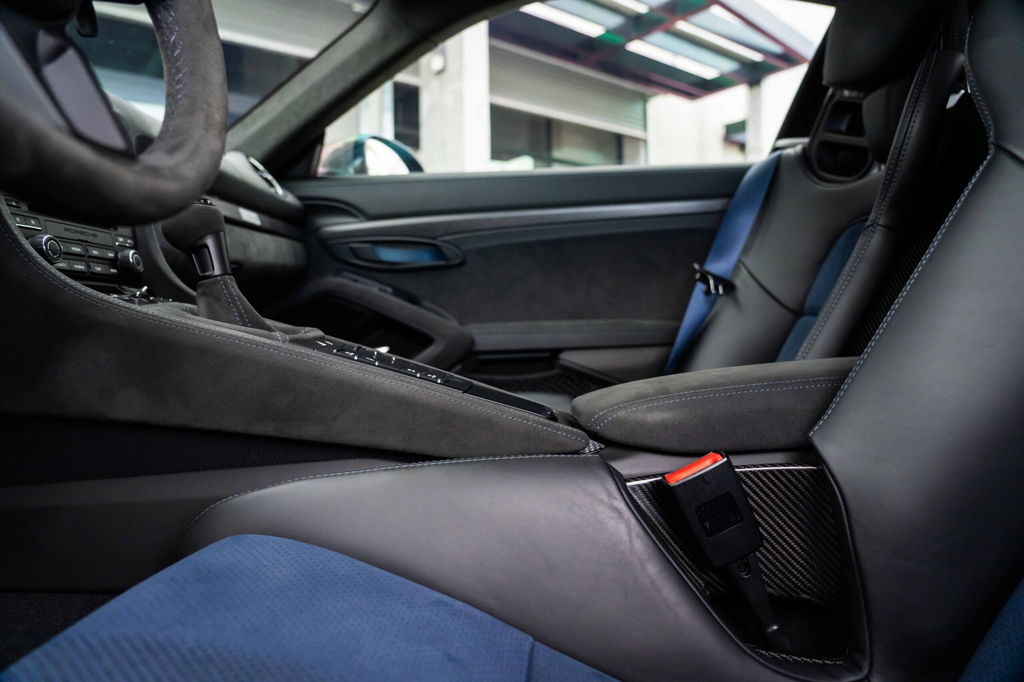 Porsche 718 Cayman GT4 RS